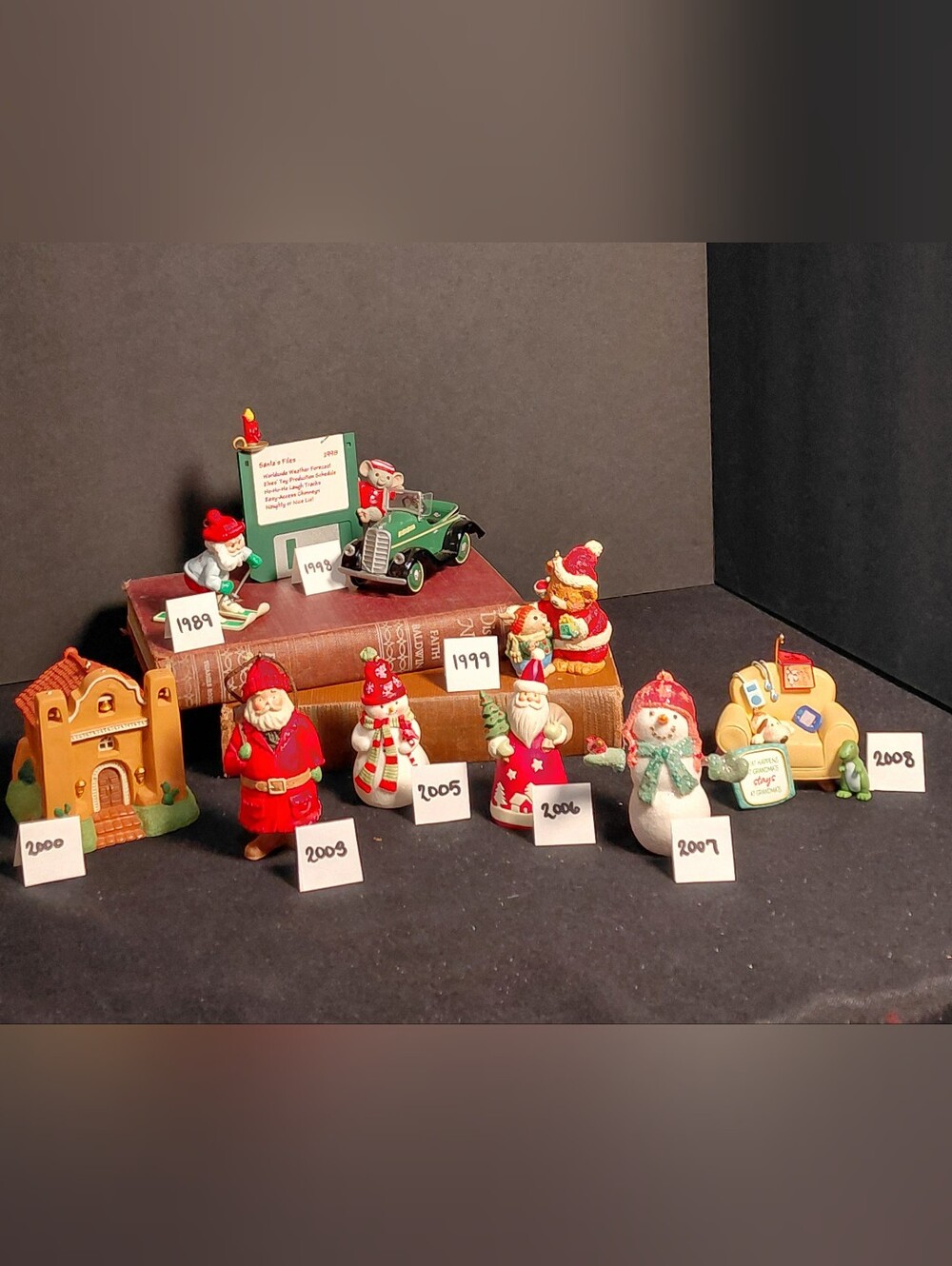 VINTAGE HALLMARK ORNAMENT LOT this Is a set of 10